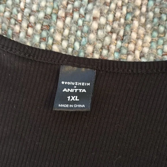 crop tee - Picture 4 of 5